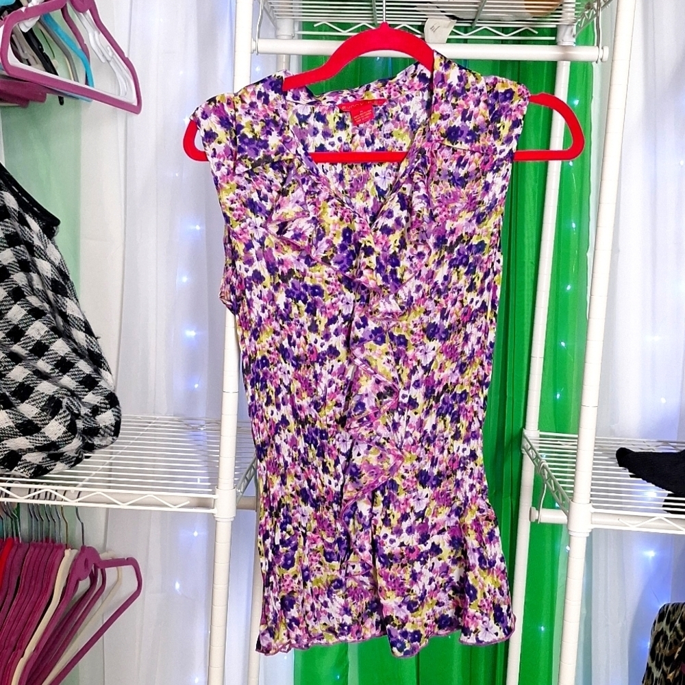 SUNNY LEIGH RUFFLE FRONT FLORAL BUTTON DOWN PURPLE SIZE MEDIUM 💜